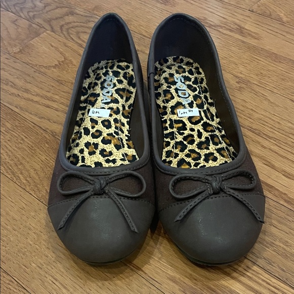 Soda Dark Brown Flats with Bow - Picture 2 of 7